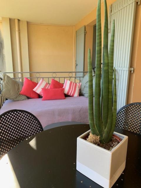 Appartement Cosy Avec Climatisation Reversible Golf De Saumane Exterior photo