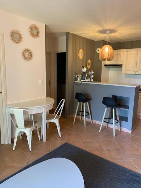 Appartement Cosy Avec Climatisation Reversible Golf De Saumane Exterior photo
